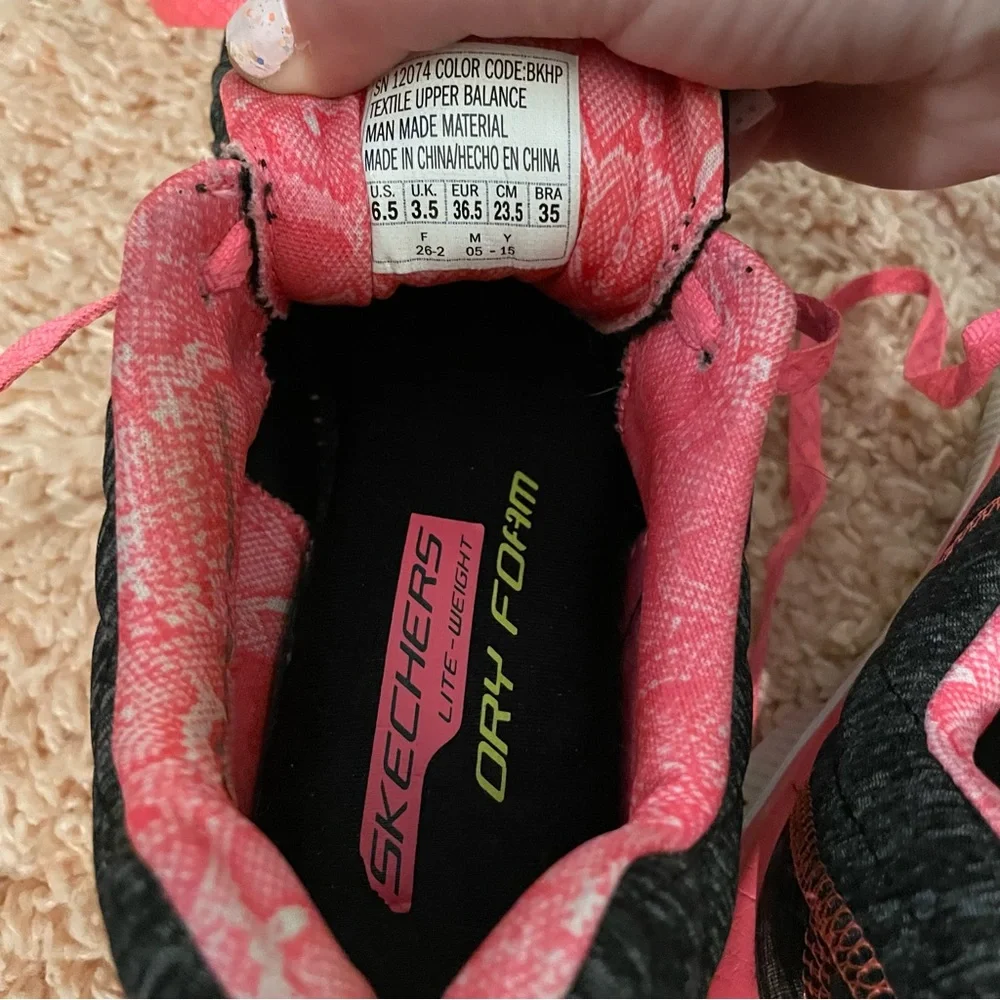 SKECHERS®! LiteWeight Air Cooled Memory Foam Sneakers Size 6.5 - Picture 8 of 16